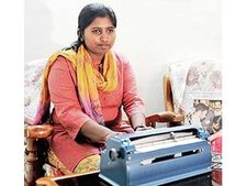 பிரெய்ல் காகிதத்துக்கு வரிவிலக்கு: ராகுல் மூலம் சாதித்த பெங்களூர் மாணவி!!