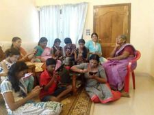 பாட்டி வீட்டுக்கு வந்தும்.. பாருங்கப்பா இந்தக் கூத்தை! 