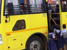 பள்ளி வாகனங்களில் ஆய்வு.. குறைபாடு உள்ள வாகனங்கள் பிடிபட்டது...!