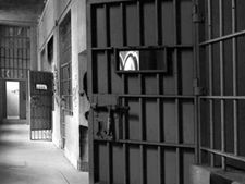 சிறைக் கைதிகளின் சிறப்பான சாதனை.... 10ம் வகுப்பு தேர்வில் 203 கைதிகள் தேர்ச்சி... 