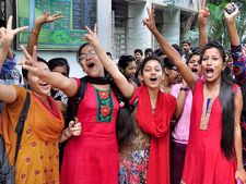 10ம் வகுப்பு தேர்வில் எந்த பள்ளிகள் எல்லாம் 100 சதவீதம் தேர்ச்சி பெற்றுள்ளது.. தெரியுமா? 