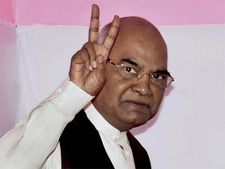 நாட்டின் 14வது குடியரசுத் தலைவரை வரவேற்று அவரின் வாழ்க்கை  வரலாறு அறிவோம் 