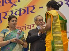 ஆசிரியர்தினத்திற்கான  ஆசிரியர், மாணவர்களுக்கு சிறப்பு  கட்டுரை போட்டி !!