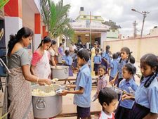 சத்துணவு கூடத்தில் சமையல் பணியாளர் பணிவாய்ப்பு !!