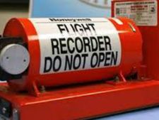 விமானத்தில் உள்ள கருப்புப் பெட்டி என்ன நிறம் தெரியுமா?