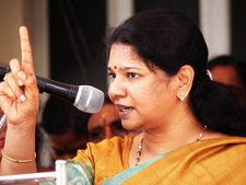 பள்ளிகளில் நீட் பயிற்சி என்ற பெயரில் பகல் கொள்ளை: கனிமொழி காட்டம்