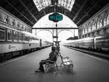 ரயில்வே வைஃபையால் சிவில் தேர்வில் வென்ற கூலி!