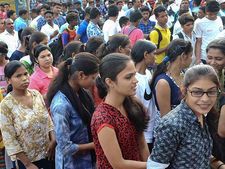 தமிழுக்கு வெற்றி; வினாத்தாள் தயாரித்த சிபிஎஸ்இ-க்கு தோல்வி!