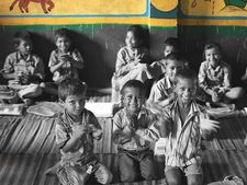 அங்கன்வாடி மையங்களில் இனி எல்.கே.ஜி படிக்கலாம்!