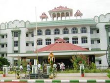 உடற்கல்வி சான்றிதழ் படிப்பு முடித்தவர்களுக்கு சிறப்பாசிரியர் பணி- நீதிமன்றம் உத்தரவு