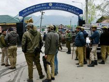 காஷ்மீர் விவகாரம்: நூற்றுக்கணக்கான ஸ்ரீநகர் என்ஐடி மாணவர்கள் வெளியேற்றம்