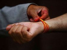 மாணவர்கள் கையில் சாதிக் கயிறு: பள்ளிக் கல்வித் துறை கடும் எச்சரிக்கை!