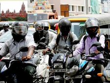 தலைக்கவசம் அணியாத ஆசிரியர்கள், வாகனத்தில் வரும் மாணவர்களுக்கு புதிய கட்டுப்பாடுகள்!