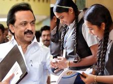 12ம் வகுப்பு மாணவர்களுக்கு தேர்வு எப்போது? தமிழக அரசு அதிரடி முடிவு!