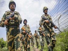 ரூ.1.12 லட்சம் ஊதியத்தில் மத்திய BSF படையில் கொட்டிக்கிடக்கும் வேலைகள்!