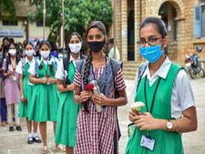 டீச்சருக்கு நீங்க செல்ல பிள்ளை ஆகனுமா? அப்ப ஆசிரியர் தினத்துக்கு இப்படி வாழ்த்து சொல்லி பாருங்க!