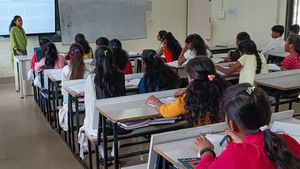 டிப்ளமோ படிப்புகளுக்கு அதிகரிக்கும் முக்கியத்துவம்!, டாப் 5 டிப்ளமோ படிப்புகள் உள்ளிட்ட அனைத்தும்.......