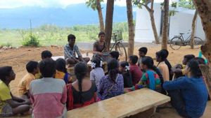 தொழில்முறை படிப்புகளில் தமிழ்வழியில் படித்த ஊரக மாணவர்கள் எதிர்கொள்ளும் சிரமங்கள் என்ன.? 