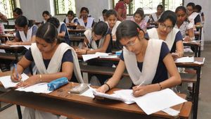 நீட் தேர்வில் எளிதில் மதிப்பெண்களைப் பெறுவது எப்படி?