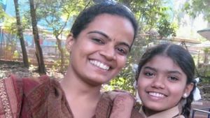 அட்டகாசச் சிறுமி..இன்று மாற்றுத் திறனாளி குழந்தைகளுக்கு ஆசிரியை...வழிகாட்டும் இளம்பெண்...!