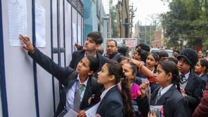 சிபிஎஸ்இ 12-ம் வகுப்பு தேர்வு முடிவுகள் வெளியீடு....முதலிடத்தில் திருவனந்தபுரம் மண்டலம்...மாணவ