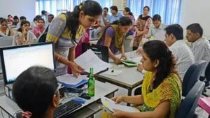 இன்ஜினியரிங் படிப்பில் சேர ஆர்வம்...படையெடுக்கும் மாணவர்கள்...!!