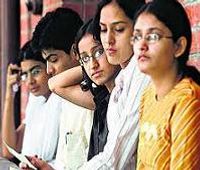Cut-offs dip for English Honours in DU colleges 