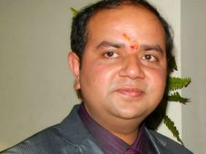 Facebook became Weapon to crack IAS Exam, says UPSC Topper