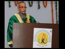 Pranab Mukherjee addresses UPES convocation