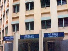 DTE angry on private engineering colleges. Holds BE admissions