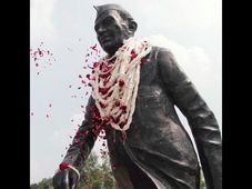 Nation remembers Jawaharlal Nehru on his 124th birth anniversary