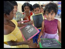 A special Christmas for orphans from students and NGOs