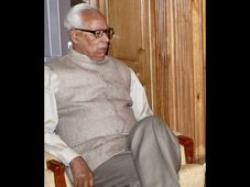 VCs discuss functioning of Universities with J&K Governor