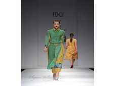 Which colleges offer Fashion Technology course in India?