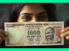 Tips to manage your money while in college