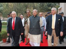 Haryana Governor distributes scholarships to students of ITM Varsity