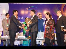 NSE & Gujarat Government signs MOU at the Vibrant Gujarat Summit