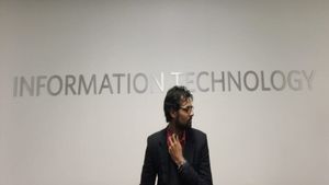 What Is an Information Technologist? (A Complete Guide)