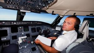 How To Become A Pilot In India – A Complete Guide