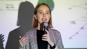 Public Speaking- 10 Tips on How to speak confidently