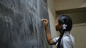 Delhi Education Department Mandates 220 Working Days In Schools