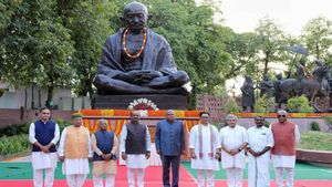 The Art of Simplicity: Gandhi's Communication Skills for Mass Mobilization