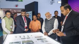 What are the courses available to make a career in the Semiconductor Sector?