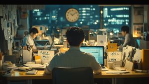 Effective Strategies for Balancing Work and MBA Preparation Successfully