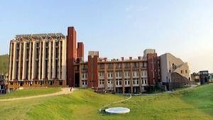 NIIT University Hosts 16th Annual Lecture With Amitabh Kant On Personal Transformation