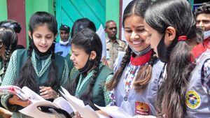 CBSE Single Girl Child Scholarship 2024: ₹500 Per Month, Apply by December 2