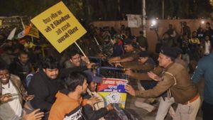 BPSC Exam Protest Turns Violent: Police Use Water Cannons, Baton Charges