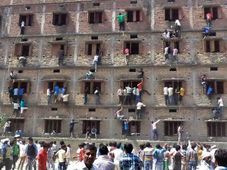 ಹತ್ತನೇ ತರಗತಿ ಪರೀಕ್ಷೆ:  'ಉತ್ತರ' ಪ್ರದೇಶದಲ್ಲಿ ಮಾಸ್ ಕಾಪಿ