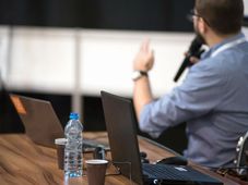 ಸಕ್ಸಸ್ ಕೆರಿಯರ್ ಗಾಗಿ... ಆಫೀಸ್‌ನಲ್ಲಿ ನಿಮ್ಮ ಡೆಸ್ಕ್ ಮೇಲೆ ಇವು ಇರಲೇ ಬೇಕು..!