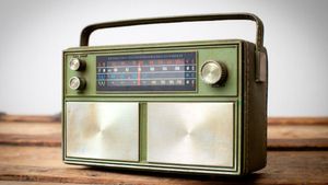 Essay On World Radio Day 2022 In Kannada : ವಿಶ್ವ ರೇಡಿಯೋ ದಿನಕ್ಕೆ ಪ್ರಬಂಧ ಬರೆಯಲು ವಿದ್ಯಾರ್ಥಿಗಳಿಗೆ ಮಾಹಿತಿ